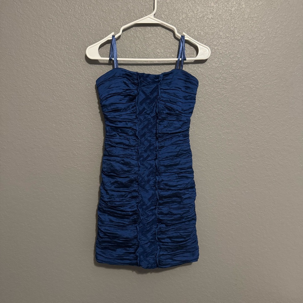BCBGMAXAZRIA Strapless Cobalt Rouched Dress Size
4